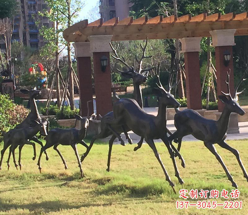 盐城奔跑的梅花鹿公园动物铜雕