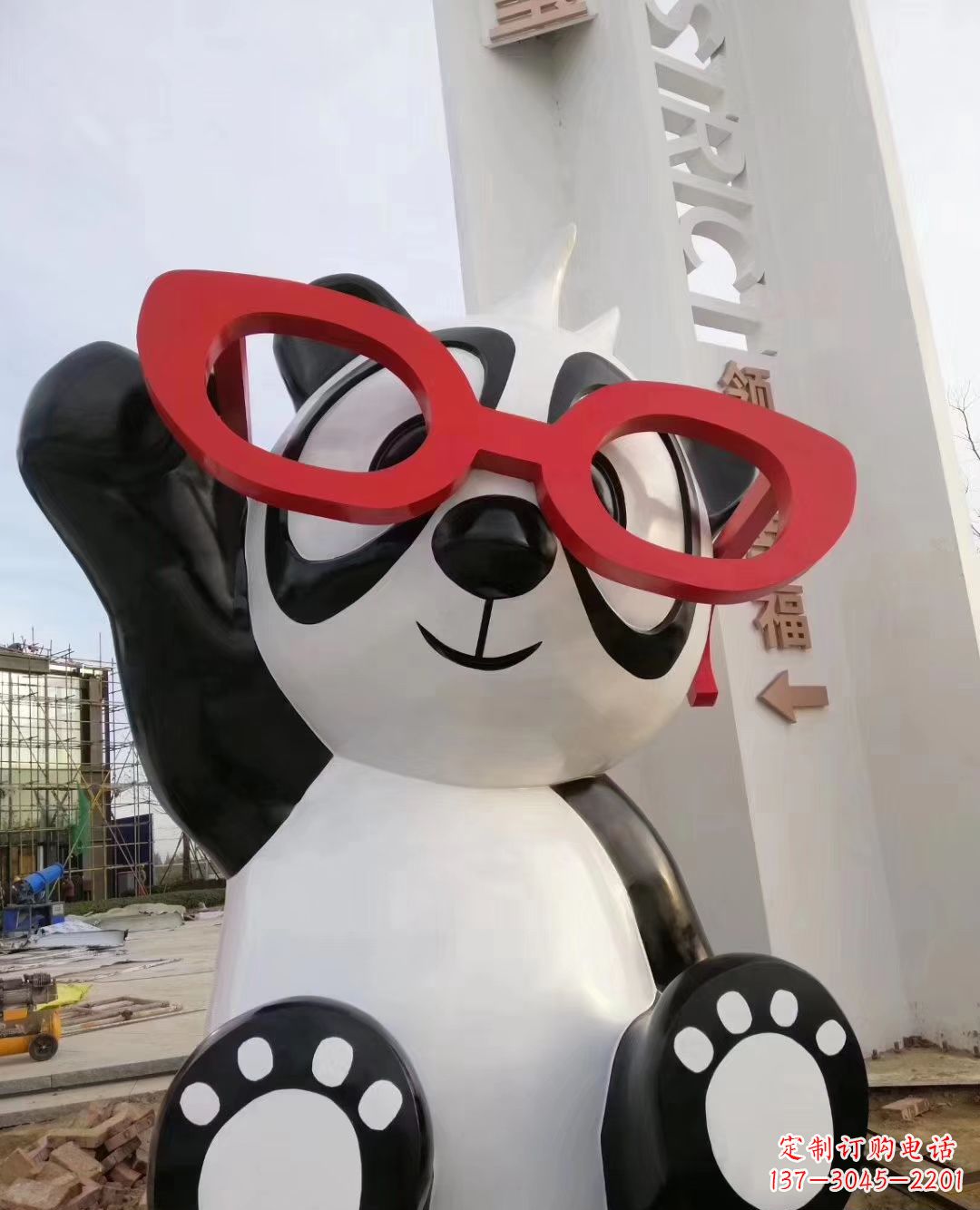 盐城玻璃钢制熊猫雕塑——传承中华文化的艺术精品