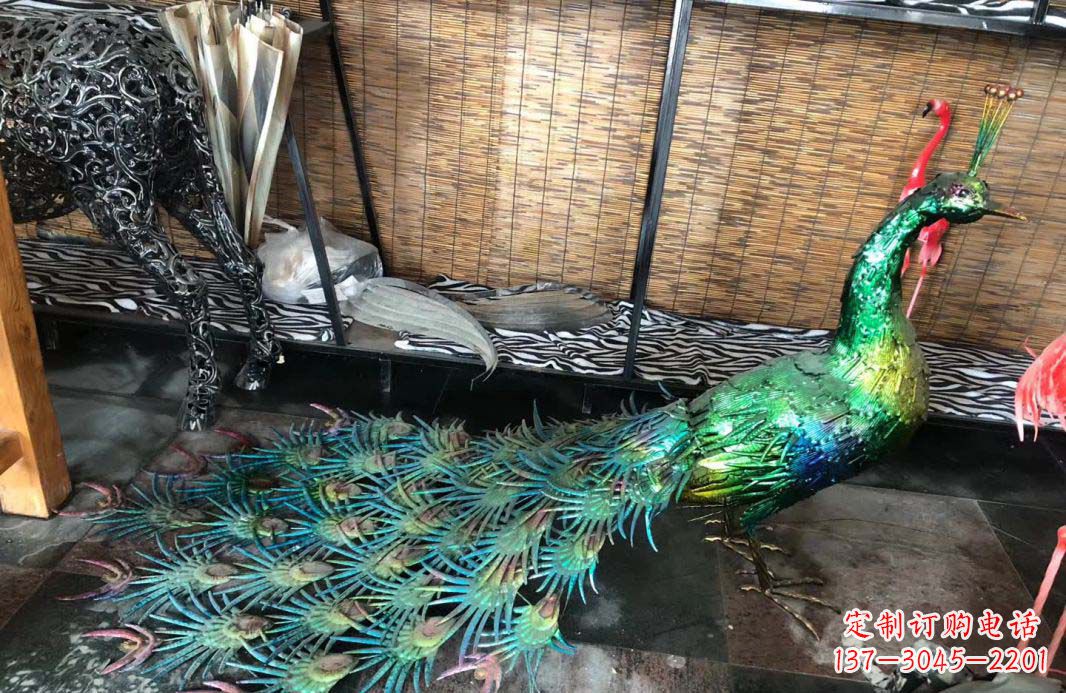 盐城不锈钢彩色景观孔雀雕塑