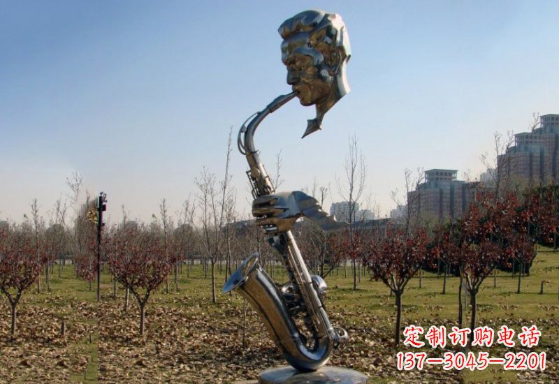 盐城静谧而神秘的不锈钢萨克斯雕塑