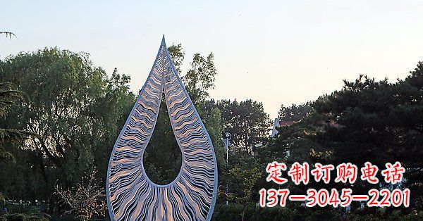 盐城水滴雕塑给公园带来流动的美