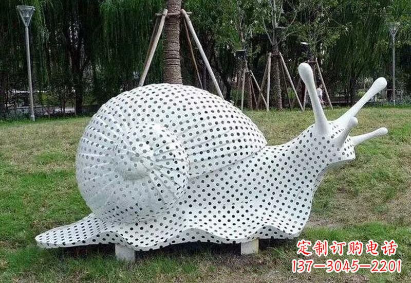 盐城不锈钢公园里的蜗牛雕塑