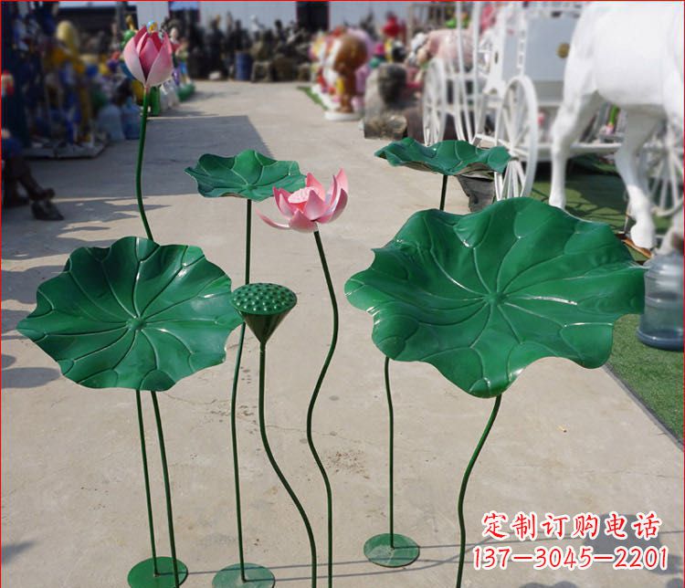 盐城不锈钢公园彩色荷花雕塑