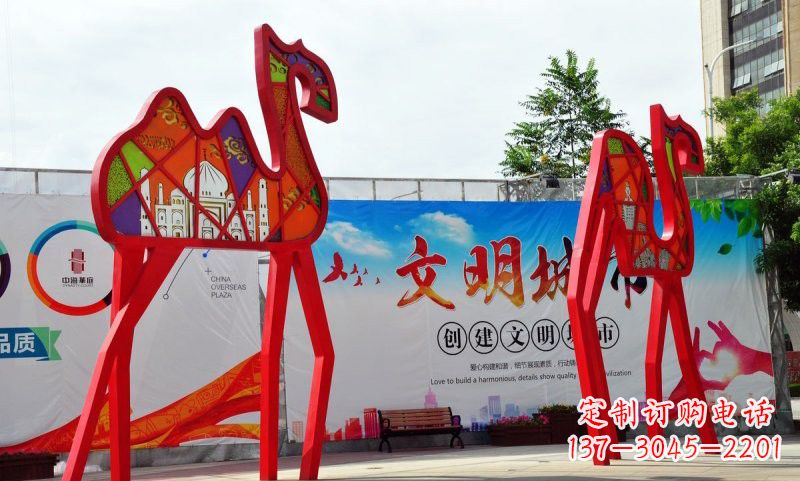盐城不锈钢公园抽象骆驼雕塑