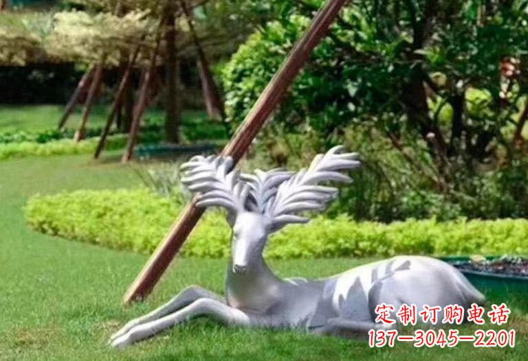 盐城不锈钢公园动物大角鹿雕塑