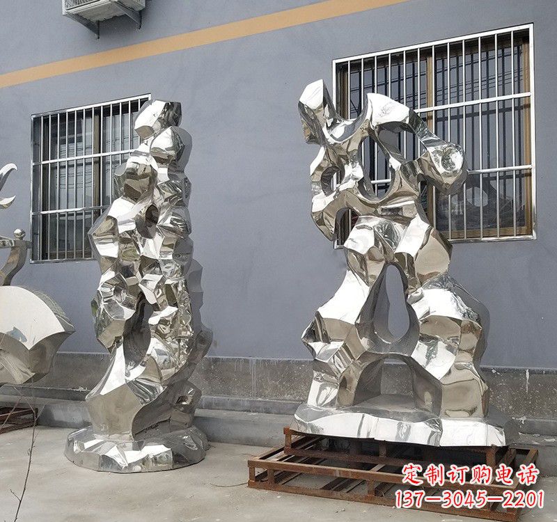 盐城太湖石雕塑精美的艺术品