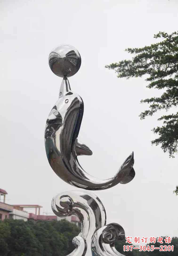 盐城不锈钢广场顶球的海豚雕塑