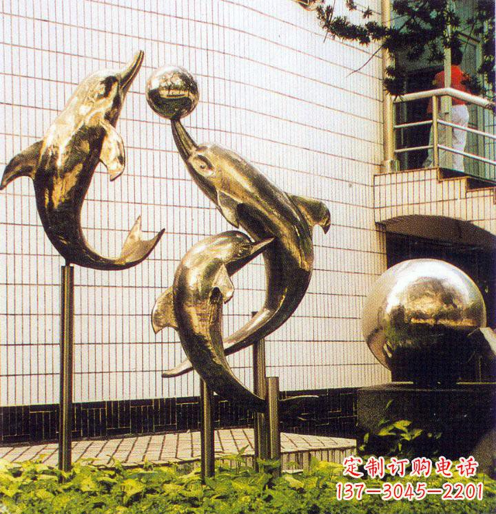 盐城海豚跃动的校园雕塑
