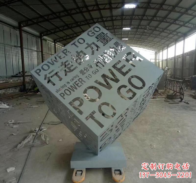 盐城不锈钢魔方景观雕塑精致的现代艺术