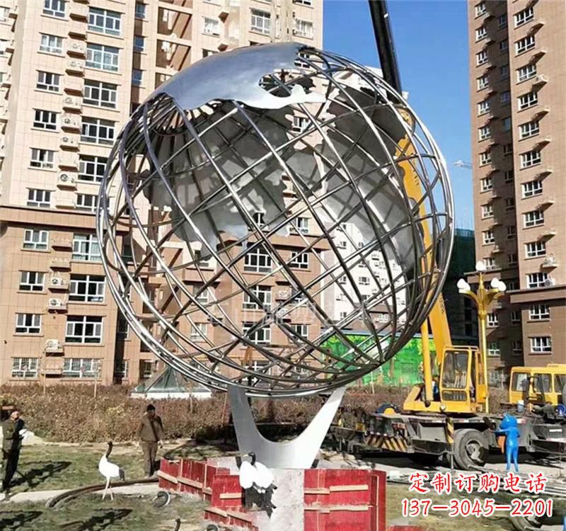 盐城不锈钢地球仪雕塑以艺术表达地球的美