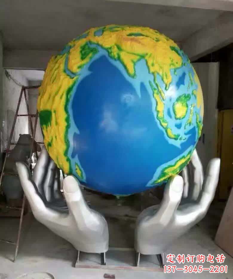 盐城不锈钢手托地球雕塑精美的艺术作品