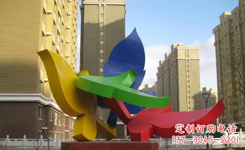 盐城不锈钢树叶景观雕塑美丽而精致