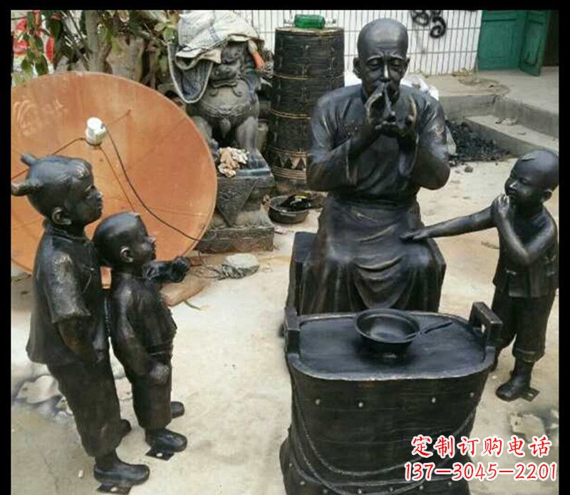 盐城糖果街上的铜雕精灵