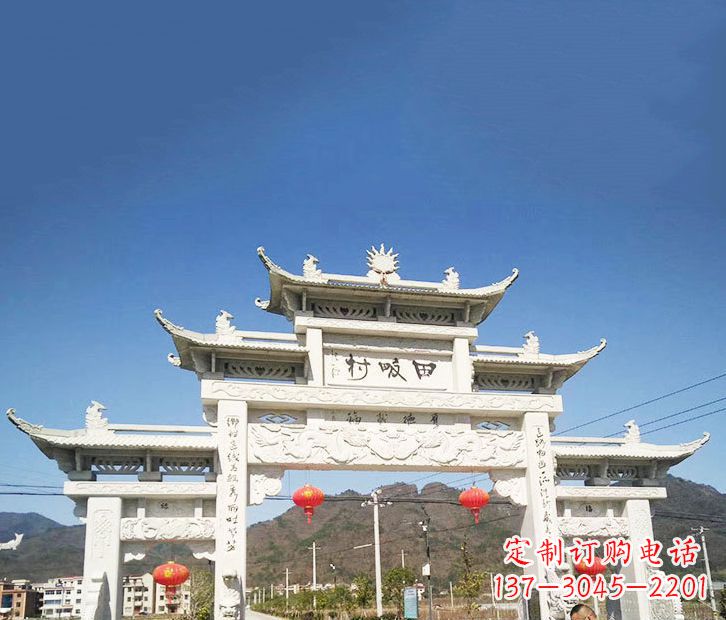 盐城村庄的牌坊雕塑