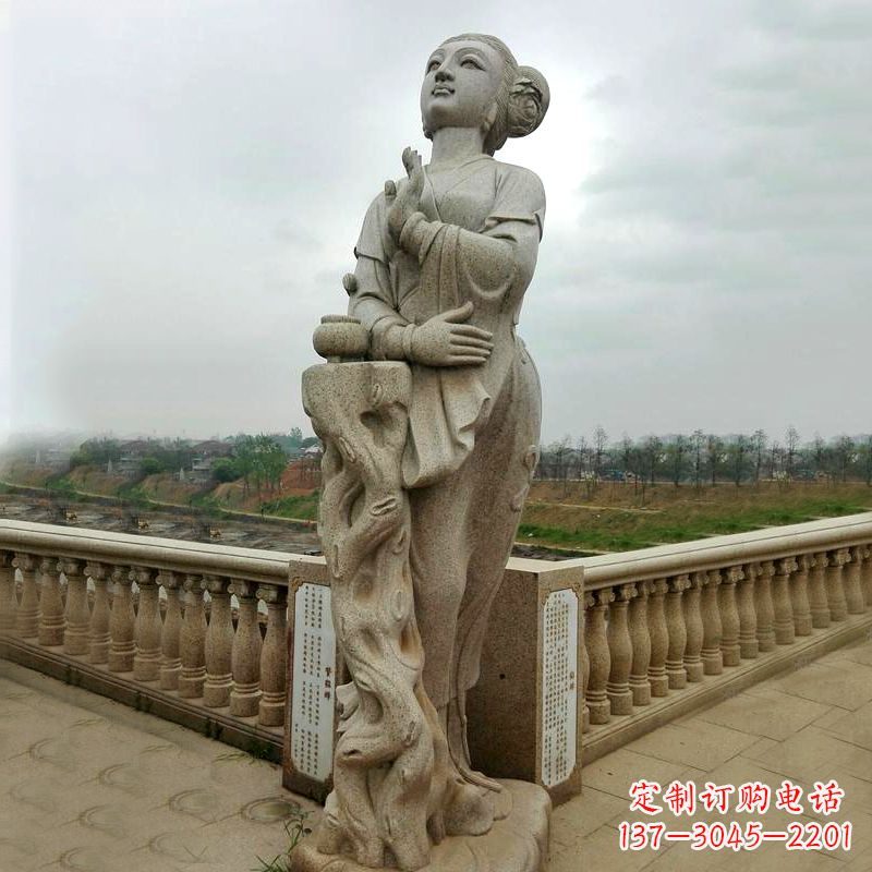 盐城公园广场的貂蝉雕塑古代四大美女之一