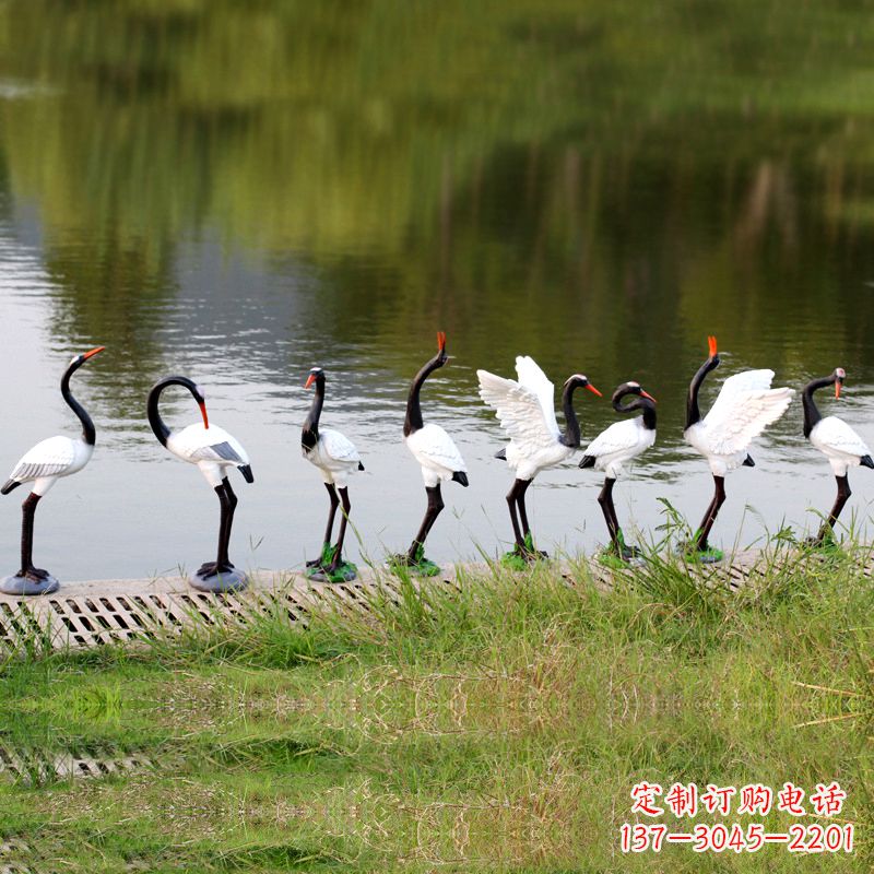 盐城仿真仙鹤玻璃钢水景雕塑摆件-公园水池水塘琥珀动物雕塑