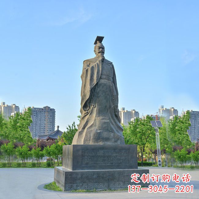 盐城公园广场历史名人，青石隋文帝杨坚雕塑