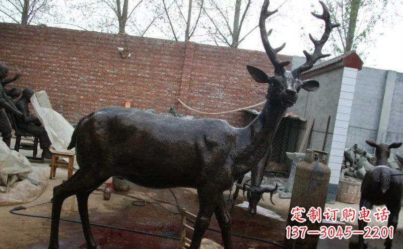 盐城精美梅花鹿铜雕,施展艺术之美