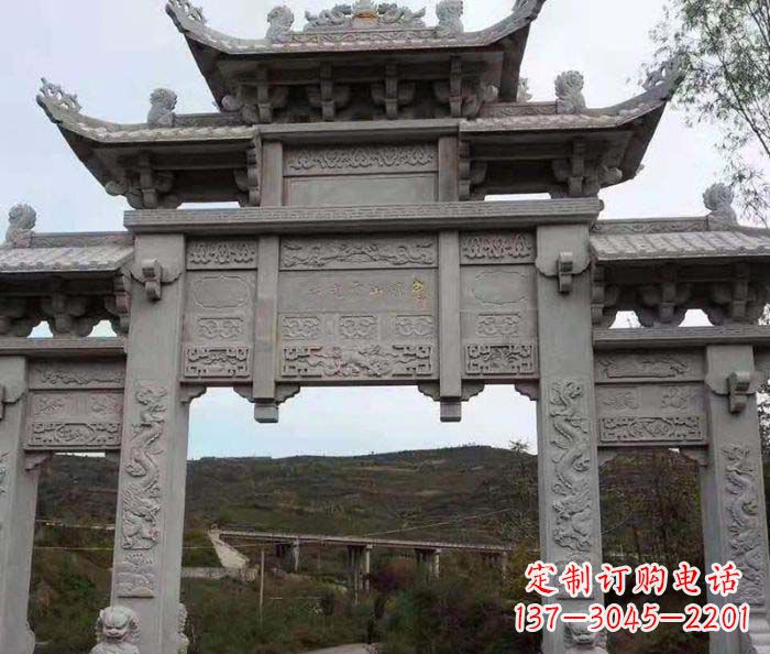 盐城地标性的三门石雕牌坊