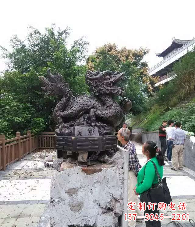 盐城青龙神兽雕塑，神态凝重，气势磅礴