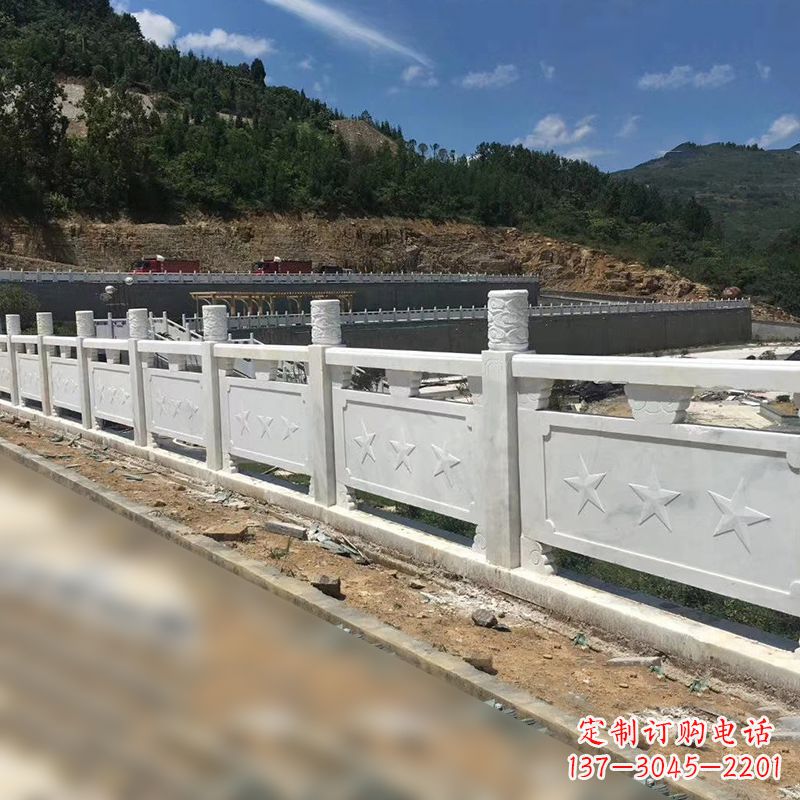 盐城青石路桥栏板护栏雕塑：艺术精美，安全可靠