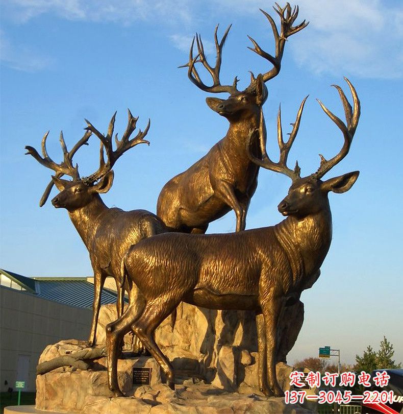 盐城三鹿登高鹿景观铜雕,让你秀智慧雕刻艺术