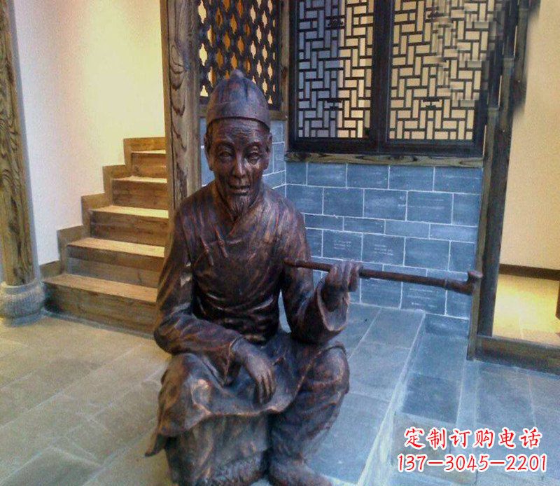 盐城铜雕店小二吸烟庭院人物雕塑