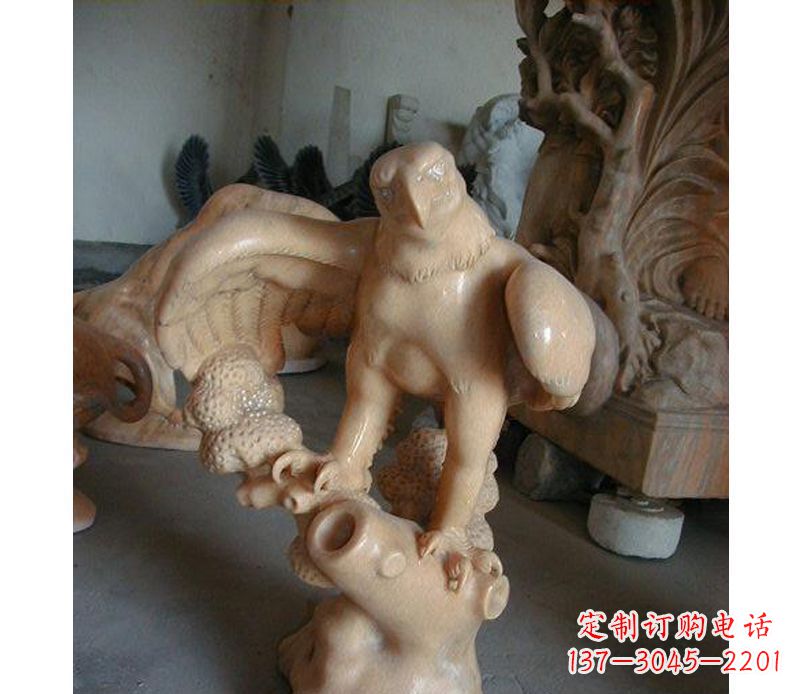 盐城晚霞红老鹰石雕