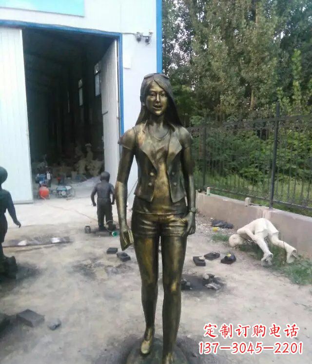 盐城现代美女广场人物铜雕