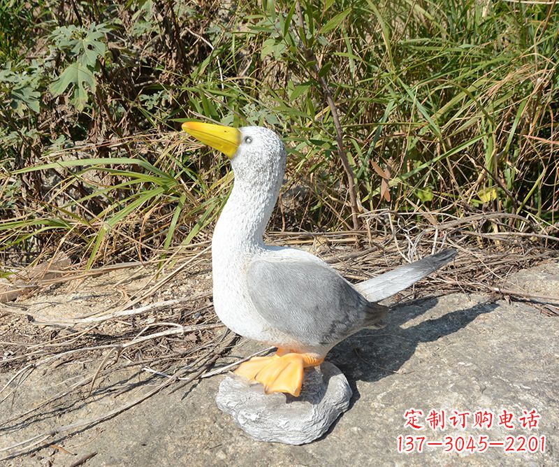 盐城学校雕塑和平鸽