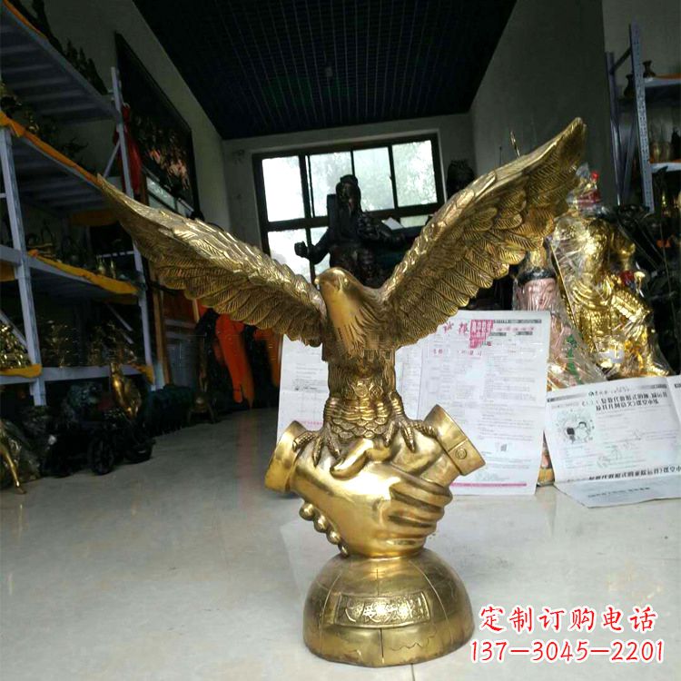 盐城铸铜老鹰雕塑大展宏图